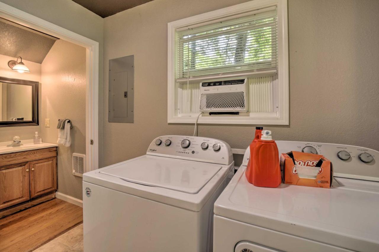 Cozy Whittier Cabin And Yard And Hot Tub, Pets Welcome Kültér fotó