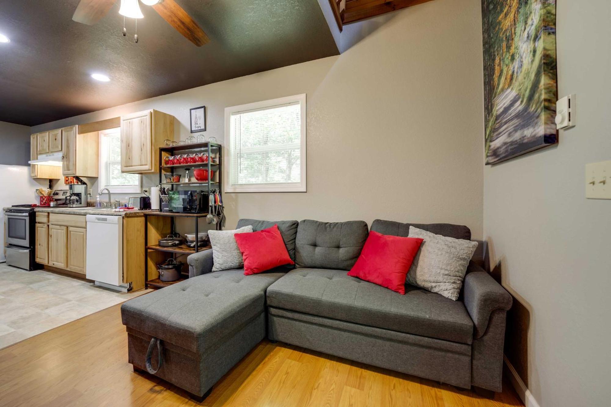 Cozy Whittier Cabin And Yard And Hot Tub, Pets Welcome Kültér fotó
