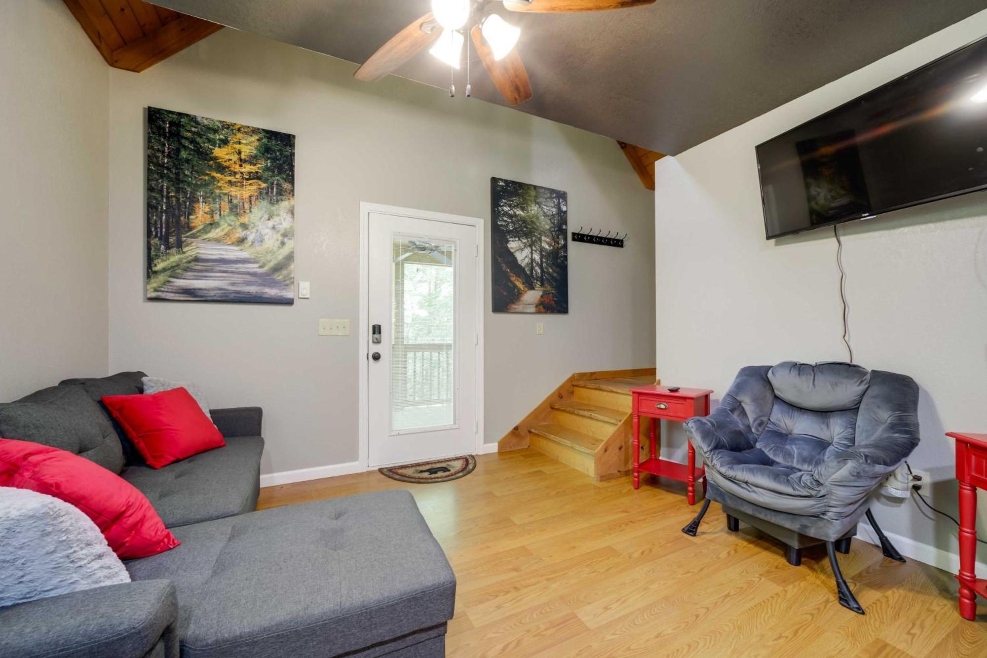 Cozy Whittier Cabin And Yard And Hot Tub, Pets Welcome Kültér fotó